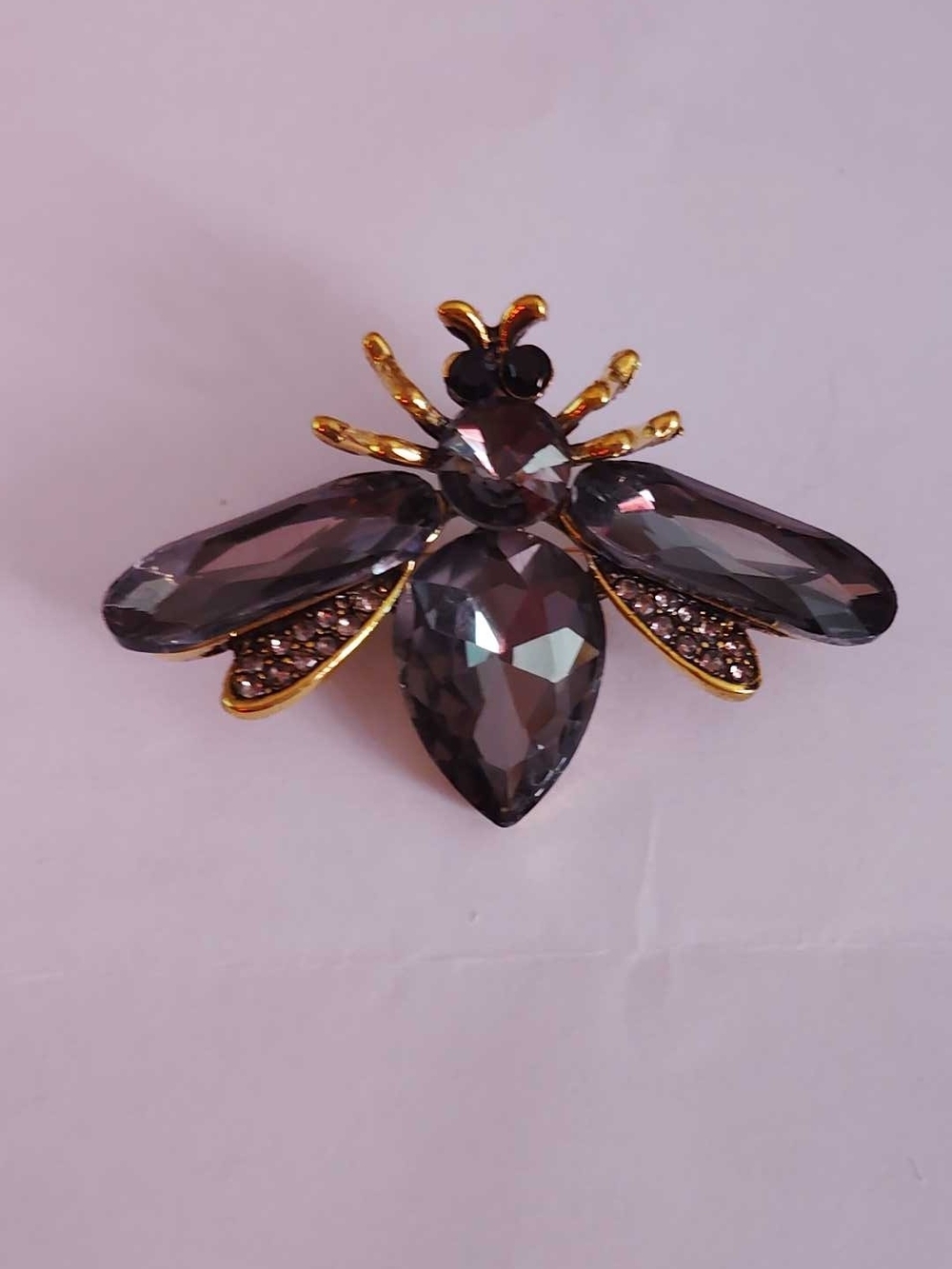 NWT Gold Bee Brooch With Gorgeous Dark Multifaceted Jeweled Wings